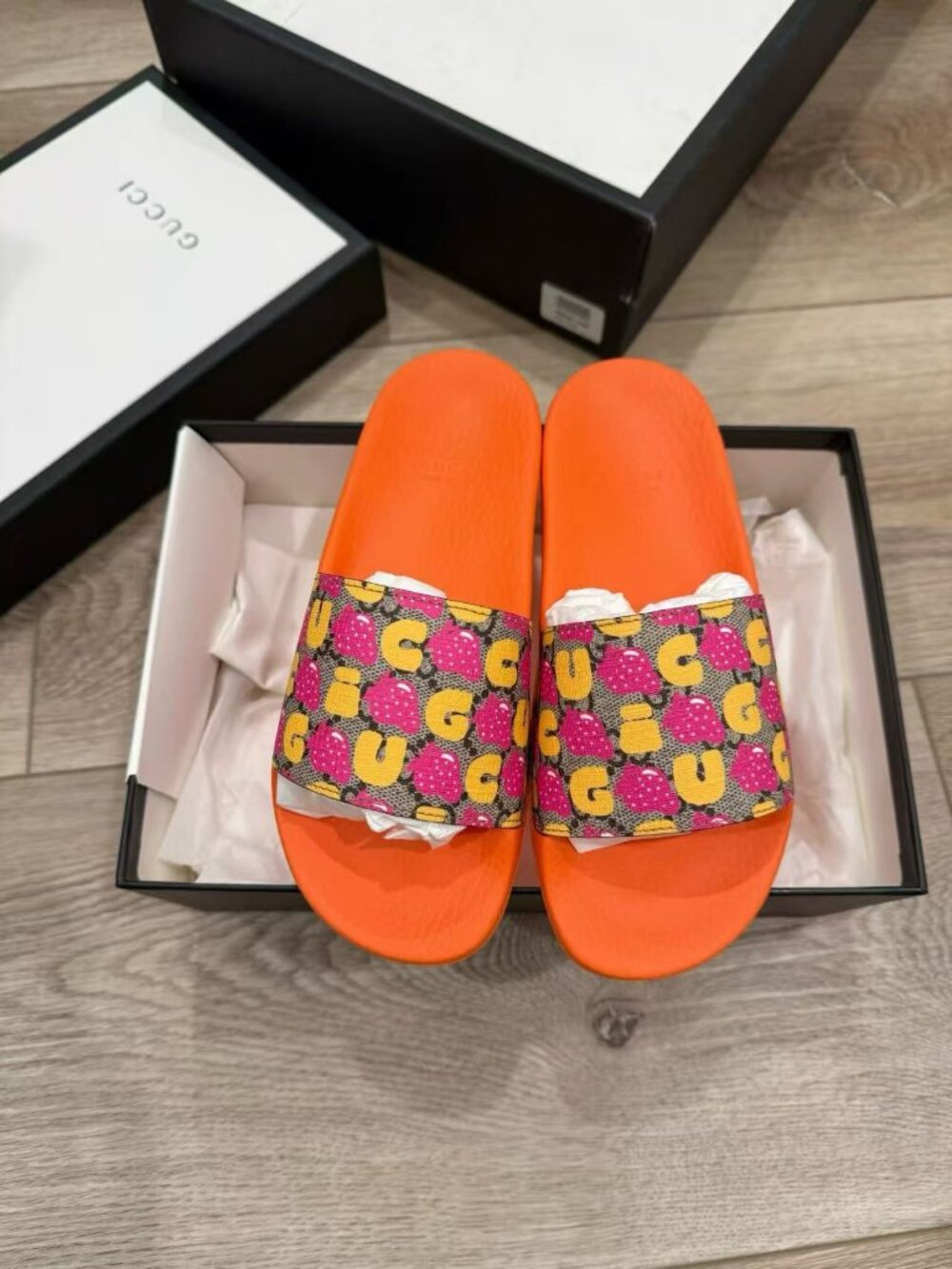 NIB Authentic Gucci Kids Strawberry Print Slide Sandals